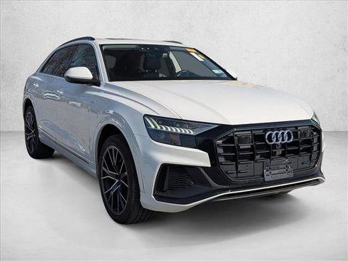 Used 2023 Audi Q8 Prestige w/ Prestige Package image 3
