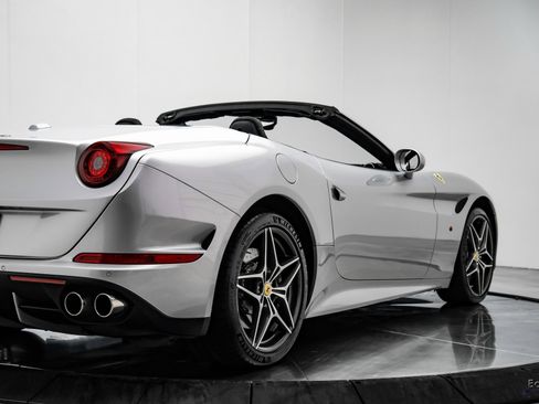 Used 2016 Ferrari California T image 22