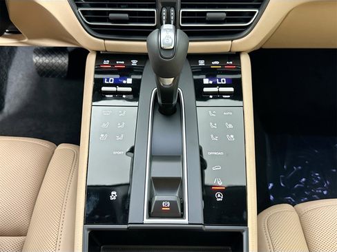 Certified 2026 Porsche Macan image 24