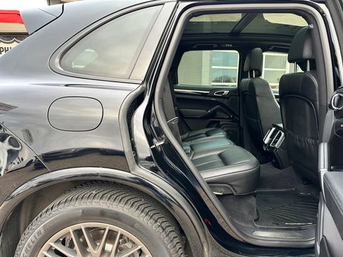 Used 2017 Porsche Cayenne image 17