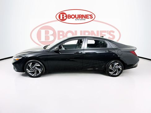 Used 2025 Hyundai Elantra Sport FWD image 5