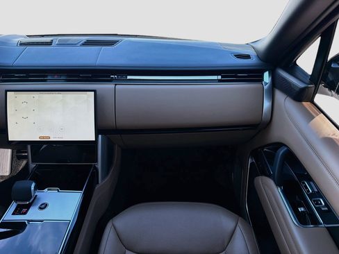 Used 2025 Land Rover Range Rover Long Wheelbase Autobiography AWD/4WD image 19