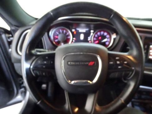 Used 2017 Dodge Challenger SXT image 6