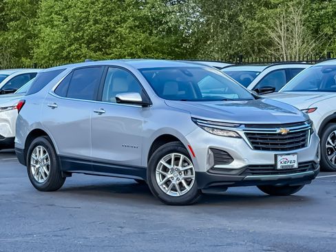 Used 2022 Chevrolet Equinox LT FWD image 2