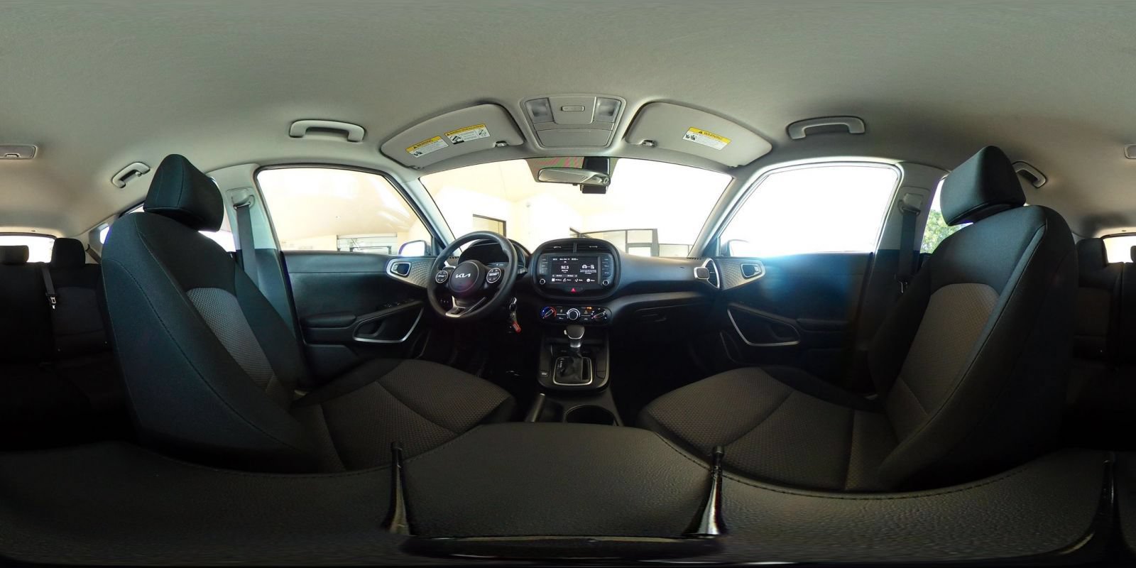 Used 2025 Kia Soul LX w/ LX Technology Package FWD image 39