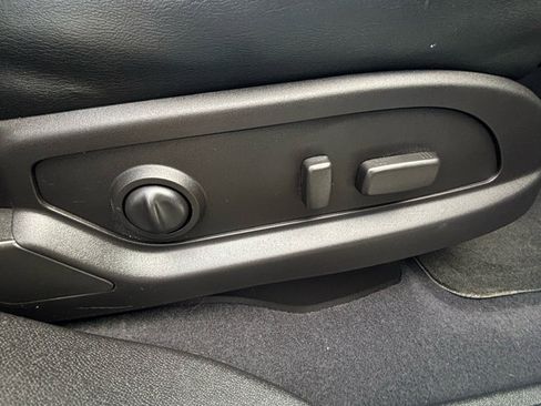 Used 2011 Buick Enclave CXL image 39