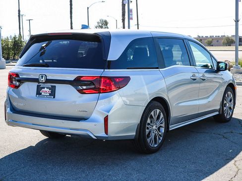 New 2026 Honda Odyssey Touring image 4