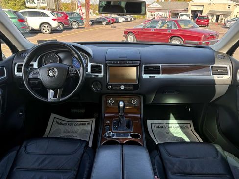 Used 2015 Volkswagen Touareg VR6 image 33