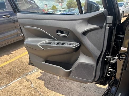 Used 2025 Nissan Versa SV w/ Trunk Package FWD image 18