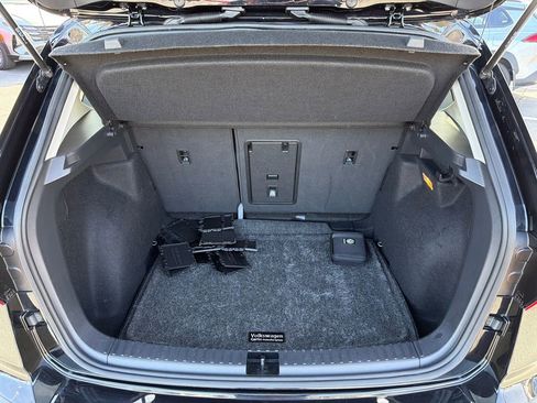 Used 2023 Volkswagen Taos SE w/ Panoramic Sunroof Package image 18