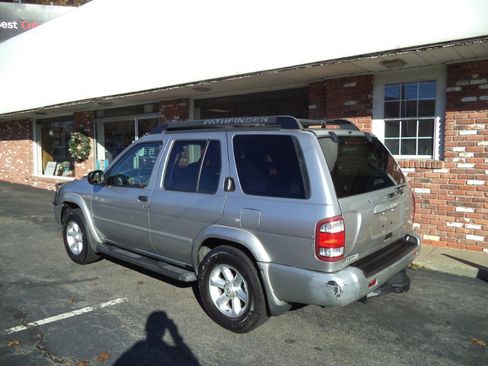 Used 2004 Nissan Pathfinder SE w/ (SRF) SE Sunroof Pkg image 2