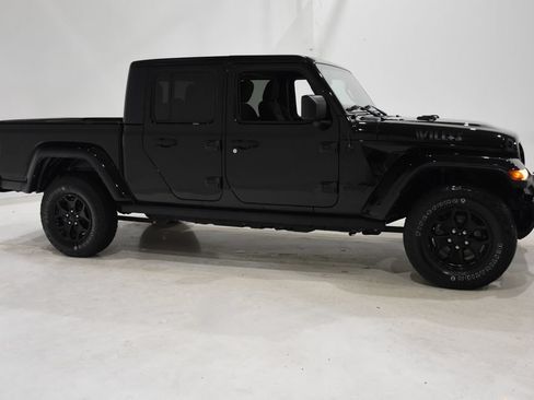 Used 2022 Jeep Gladiator Sport AWD/4WD image 3