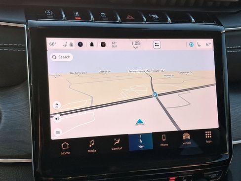 Used 2023 Jeep Grand Cherokee Limited image 17