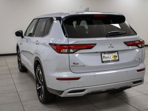 Used 2023 Mitsubishi Outlander SEL image 11