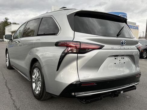 Used 2022 Toyota Sienna Platinum image 7
