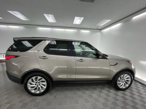 New 2026 Land Rover Discovery S image 4