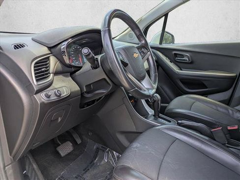 Used 2020 Chevrolet Trax LT w/ LT Convenience Package FWD image 10