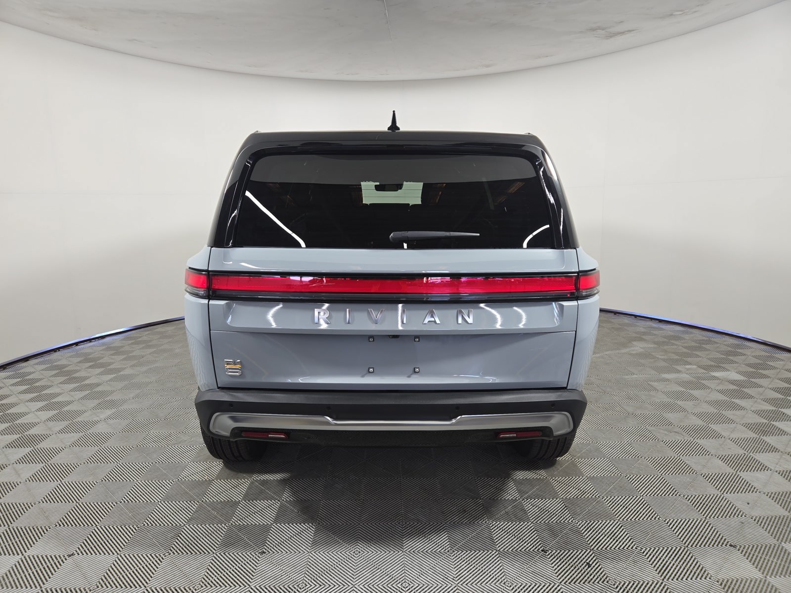Used 2024 Rivian R1S Adventure Quad AWD/4WD image 4