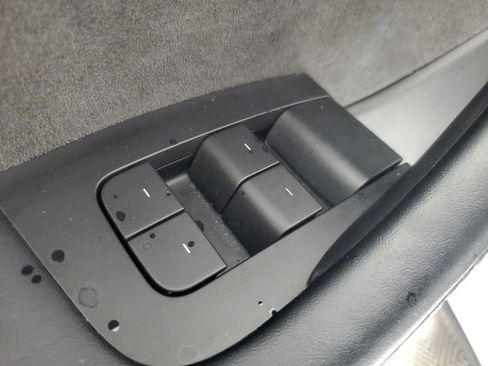 Used 2021 Tesla Model Y Long Range image 19