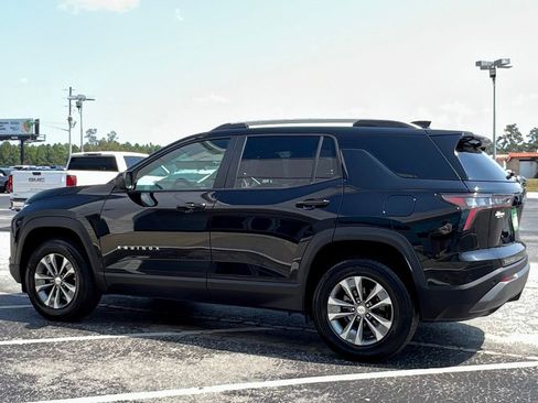 Used 2025 Chevrolet Equinox LT w/ Convenience Package II image 8