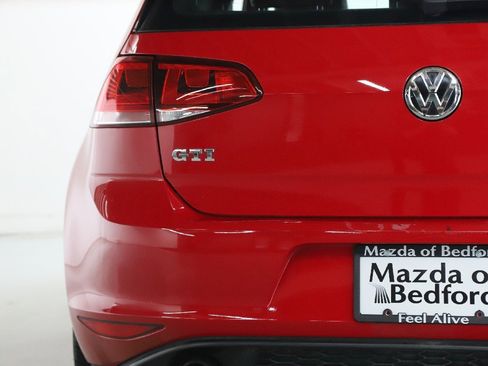 Used 2015 Volkswagen GTI SE image 39