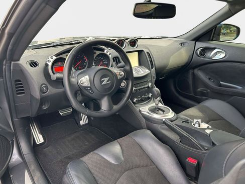Used 2020 Nissan 370Z Touring Sport RWD image 33