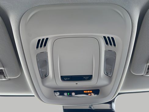 Used 2023 Buick Envision Preferred w/ Sport Touring Package image 17