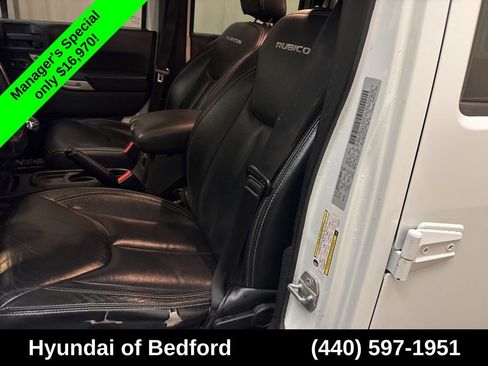 Used 2015 Jeep Wrangler Unlimited Rubicon w/ Dual Top Group AWD/4WD image 12