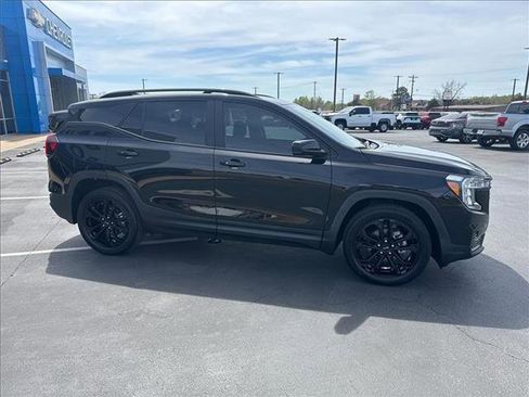 Used 2022 GMC Terrain SLE w/ Elevation Edition image 5