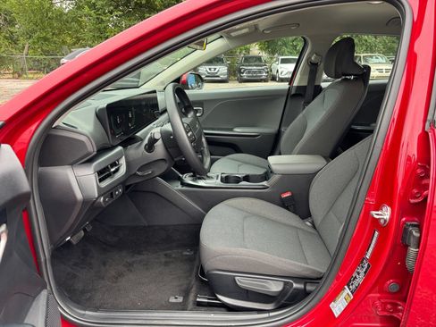 Used 2025 Kia K4 FWD image 25