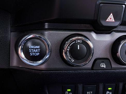Used 2021 Toyota Tacoma TRD Sport w/ TRD Premium Sport Package AWD/4WD image 30
