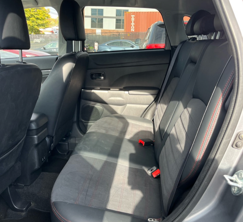 Used 2026 Mitsubishi Outlander Sport SE AWD/4WD image 6