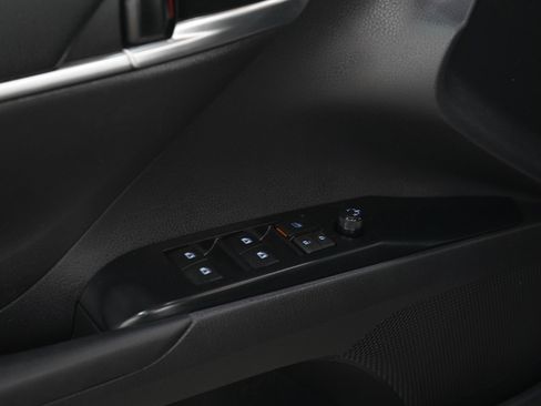 Used 2019 Toyota Camry LE FWD image 19