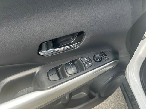 Used 2019 Nissan Kicks SR w/ SR Premium Package FWD image 12
