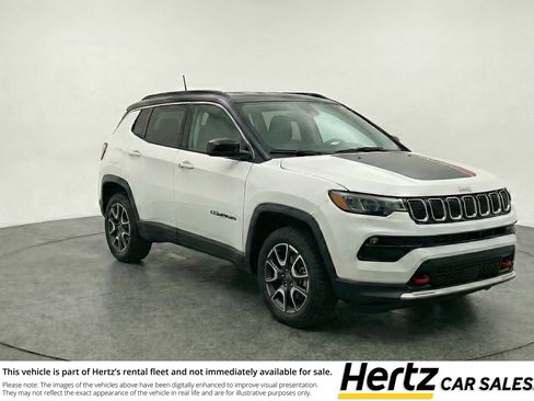 Used 2025 Jeep Compass Trailhawk image 1