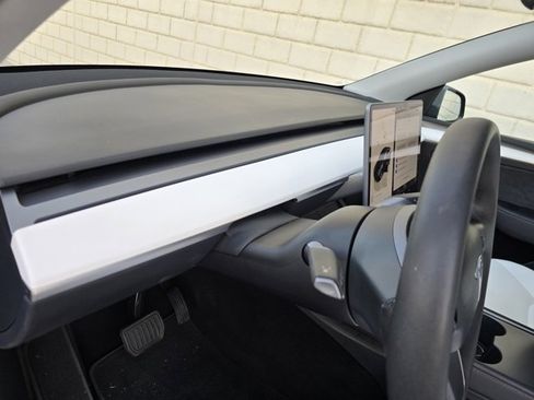 Used 2023 Tesla Model Y 2WD image 17