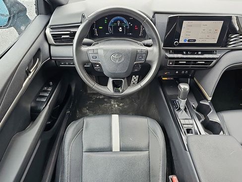 Used 2025 Toyota Camry SE image 12