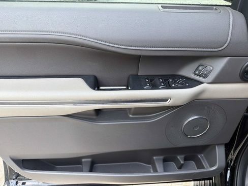 Used 2019 Ford Expedition XLT w/ Equipment Group 202A RWD image 8
