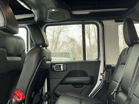 Used 2024 Jeep Wrangler High Altitude image 21