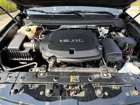 Used 2021 Chevrolet Colorado ZR2 w/ ZR2 Midnight Special Edition AWD/4WD image 18
