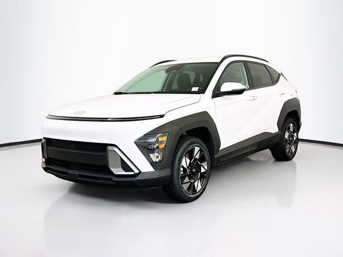 Used 2025 Hyundai Kona SEL image 3