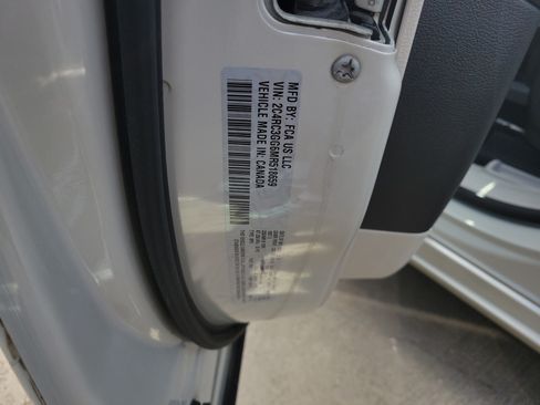 Used 2021 Chrysler Pacifica Limited w/ Uconnect Theater Family Group AWD/4WD image 30