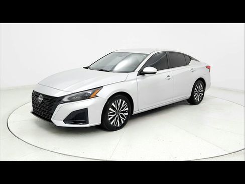 Used 2023 Nissan Altima 2.5 SV FWD image 1