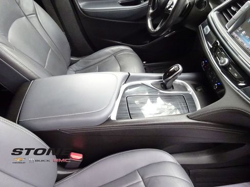 Used 2018 Buick Enclave Essence image 18