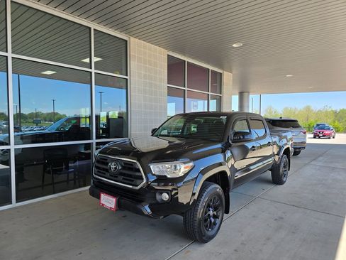 Used 2019 Toyota Tacoma SR5 AWD/4WD image 3
