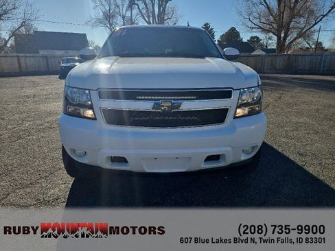 Used 2007 Chevrolet Suburban LT w/ LT Preferred Equipment Group image 2