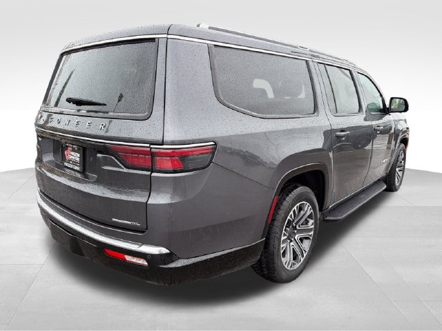 Used 2023 Jeep Wagoneer L Series II AWD/4WD image 7