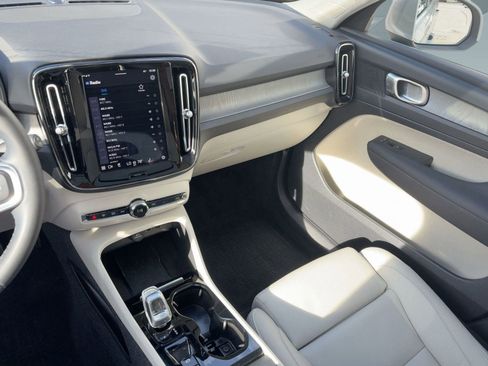 Certified 2023 Volvo XC40 B5 Plus w/ Protection Package Premier image 26