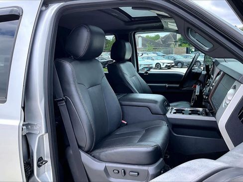 Used 2015 Ford F250 Lariat w/ Lariat Ultimate Package image 9