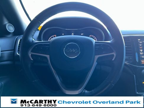 Used 2022 Jeep Grand Cherokee Laredo X image 12